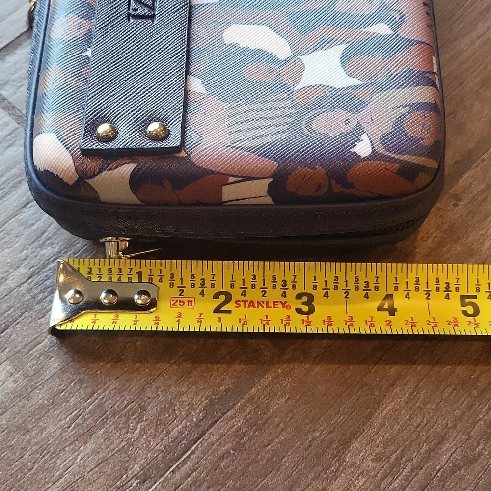IZZY & LIV Powerful Women Crossbody Clutch Bag w/ Adjustable Strap Gold Accents - Picture 5 of 13